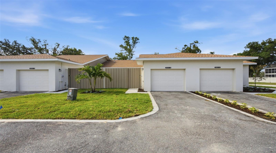 Apopka, Florida 32712, 2 Bedroom Bedrooms, ,2 Bathroombathrooms,Residential,For Sale,Oak Pl,0,Mfro6391040