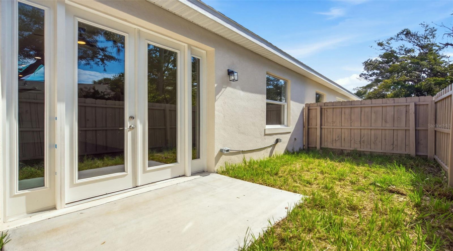 Apopka, Florida 32712, 2 Bedroom Bedrooms, ,2 Bathroombathrooms,Residential,For Sale,Oak Pl,0,Mfro6391040