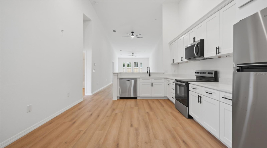 Apopka, Florida 32712, 2 Bedroom Bedrooms, ,2 Bathroombathrooms,Residential,For Sale,Oak Pl,0,Mfro6391040