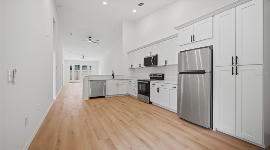 Apopka, Florida 32712, 2 Bedroom Bedrooms, ,2 Bathroombathrooms,Residential,For Sale,Oak Pl,0,Mfro6391040