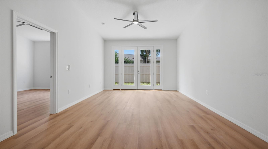 Apopka, Florida 32712, 2 Bedroom Bedrooms, ,2 Bathroombathrooms,Residential,For Sale,Oak Pl,0,Mfro6391040
