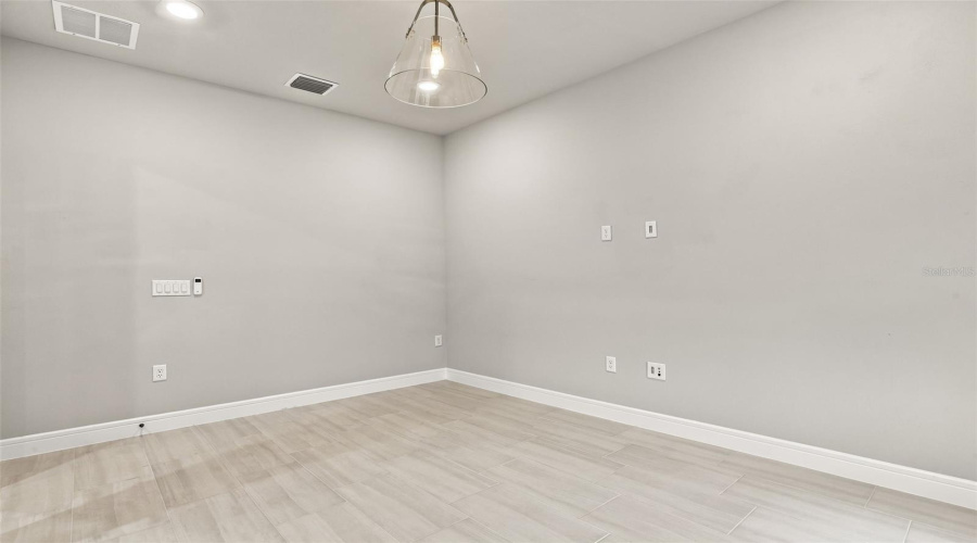 Winter Garden, Florida 34787, 3 Bedroom Bedrooms, ,3 Bathroombathrooms,Residential,For Sale,Sunny Retreat,0,Mfro6436813