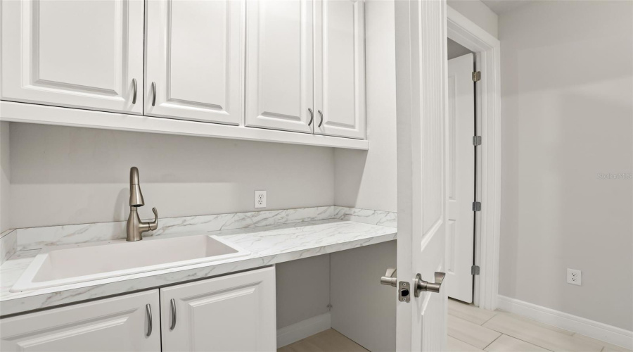 Winter Garden, Florida 34787, 3 Bedroom Bedrooms, ,3 Bathroombathrooms,Residential,For Sale,Sunny Retreat,0,Mfro6436813