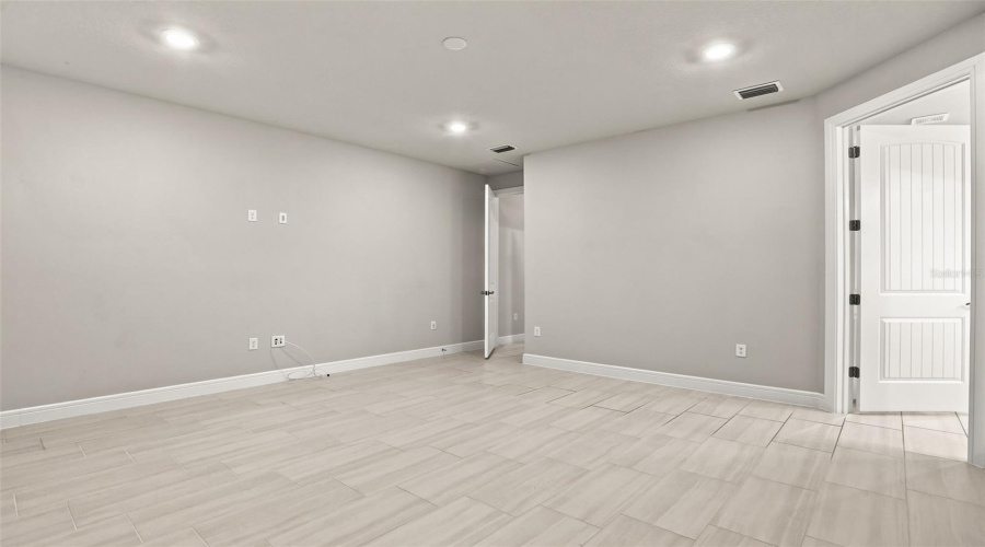 Winter Garden, Florida 34787, 3 Bedroom Bedrooms, ,3 Bathroombathrooms,Residential,For Sale,Sunny Retreat,0,Mfro6436813