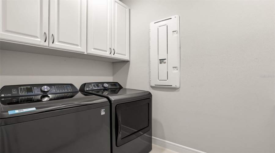 Winter Garden, Florida 34787, 3 Bedroom Bedrooms, ,3 Bathroombathrooms,Residential,For Sale,Sunny Retreat,0,Mfro6436813