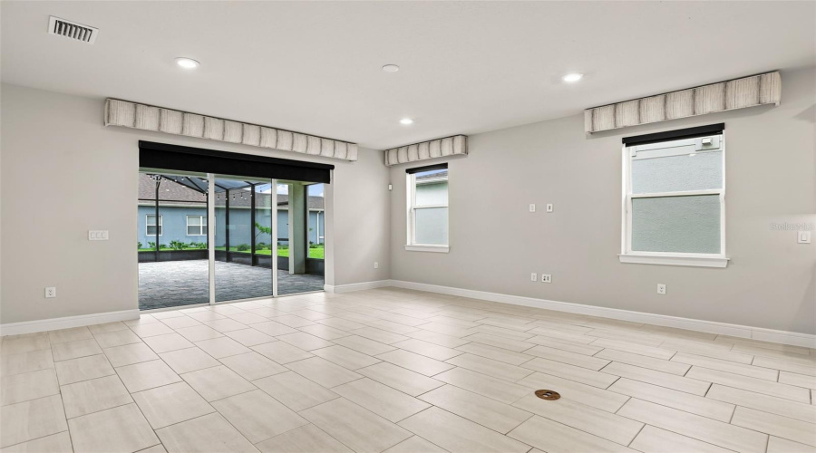 Winter Garden, Florida 34787, 3 Bedroom Bedrooms, ,3 Bathroombathrooms,Residential,For Sale,Sunny Retreat,0,Mfro6436813