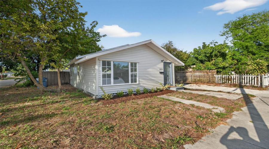 St Petersburg, Florida 33713, 2 Bedroom Bedrooms, ,1 Bathroombathrooms,Residential,For Sale,28Th,0,Mfrtb8488912