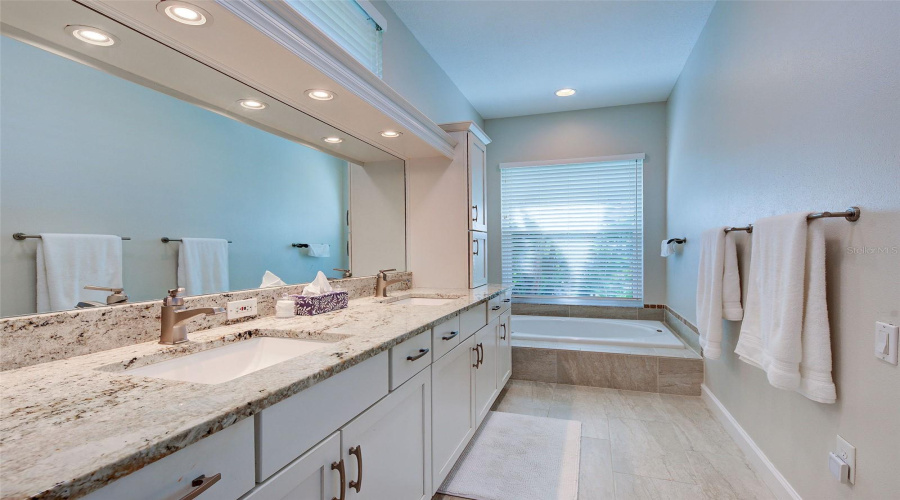 Ensuite Primary Bath