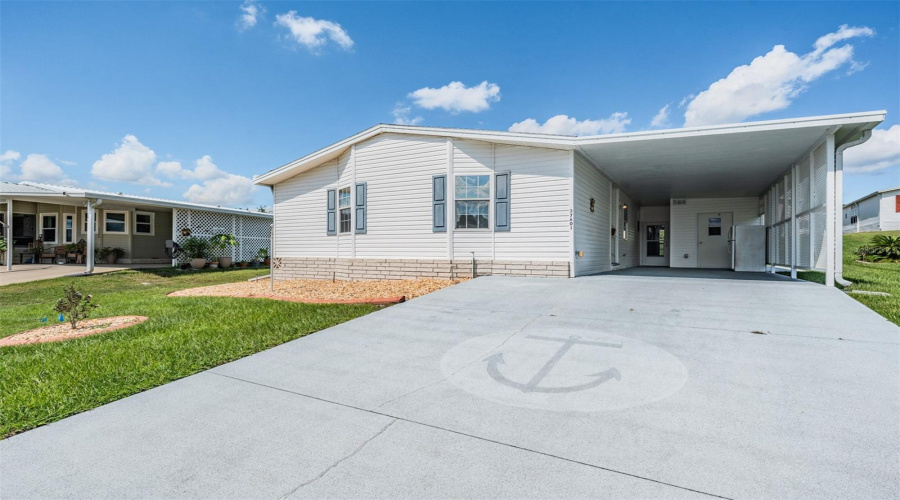 Zephyrhills, Florida 33541, 2 Bedroom Bedrooms, ,2 Bathroombathrooms,Residential,For Sale,Neukom,0,Mfrtb8542356