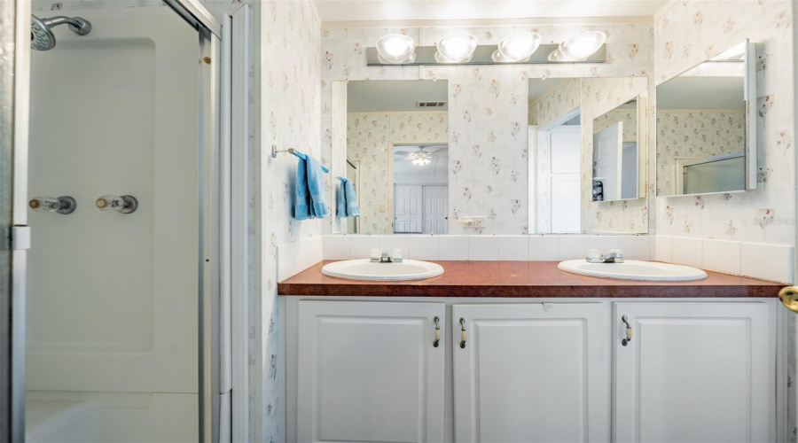 Zephyrhills, Florida 33541, 2 Bedroom Bedrooms, ,2 Bathroombathrooms,Residential,For Sale,Neukom,0,Mfrtb8542356