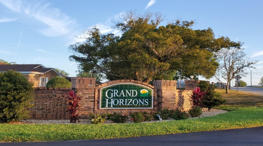 Zephyrhills, Florida 33541, 2 Bedroom Bedrooms, ,2 Bathroombathrooms,Residential,For Sale,Neukom,0,Mfrtb8542356