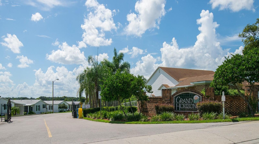 Zephyrhills, Florida 33541, 2 Bedroom Bedrooms, ,2 Bathroombathrooms,Residential,For Sale,Neukom,0,Mfrtb8542356