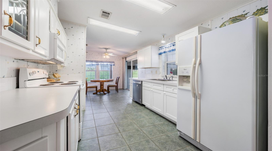 Zephyrhills, Florida 33541, 2 Bedroom Bedrooms, ,2 Bathroombathrooms,Residential,For Sale,Neukom,0,Mfrtb8542356
