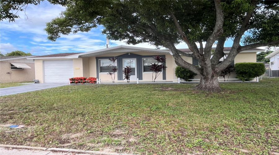 New Port Richey, Florida 34652, 2 Bedroom Bedrooms, ,1 Bathroombathrooms,Residential,For Sale,Pensdale,0,Mfro6432729