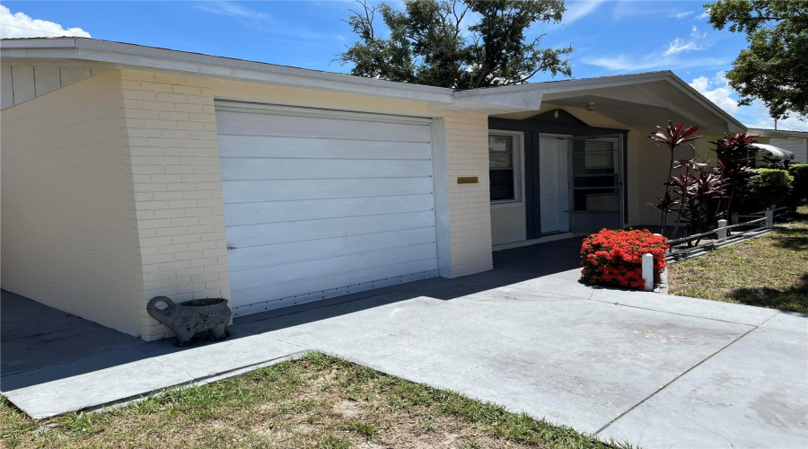 New Port Richey, Florida 34652, 2 Bedroom Bedrooms, ,1 Bathroombathrooms,Residential,For Sale,Pensdale,0,Mfro6432729
