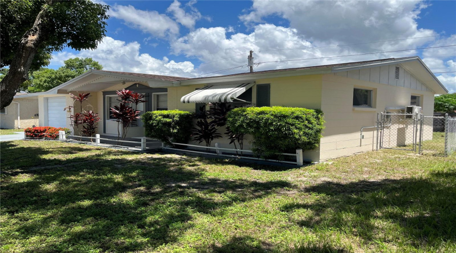 New Port Richey, Florida 34652, 2 Bedroom Bedrooms, ,1 Bathroombathrooms,Residential,For Sale,Pensdale,0,Mfro6432729
