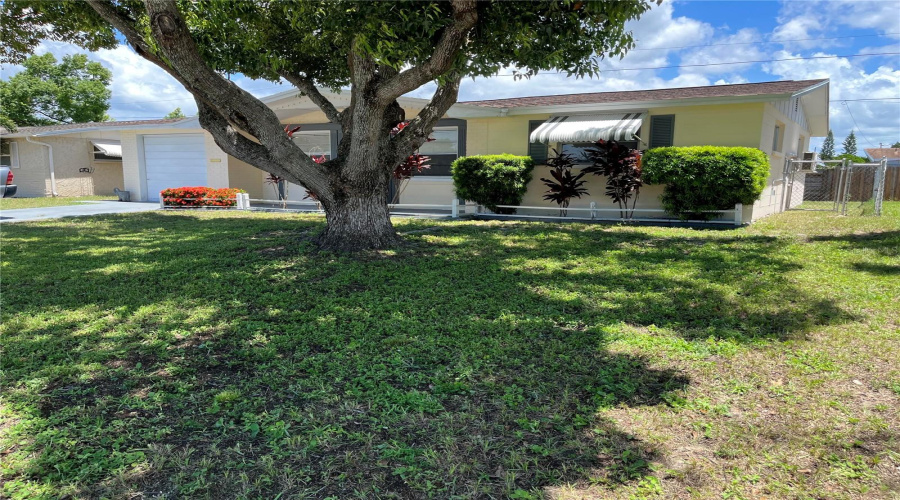 New Port Richey, Florida 34652, 2 Bedroom Bedrooms, ,1 Bathroombathrooms,Residential,For Sale,Pensdale,0,Mfro6432729