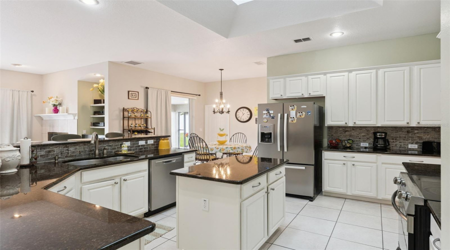 Orlando, Florida 32836, 3 Bedroom Bedrooms, ,2 Bathroombathrooms,Residential,For Sale,Glitter,0,Mfro6349638