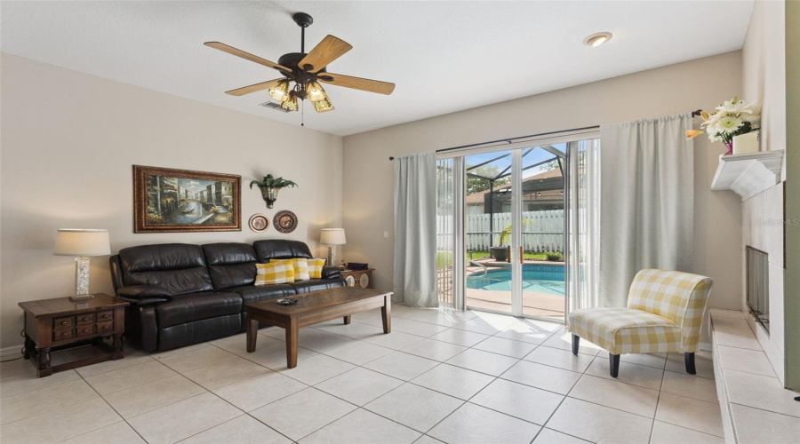 Orlando, Florida 32836, 3 Bedroom Bedrooms, ,2 Bathroombathrooms,Residential,For Sale,Glitter,0,Mfro6349638