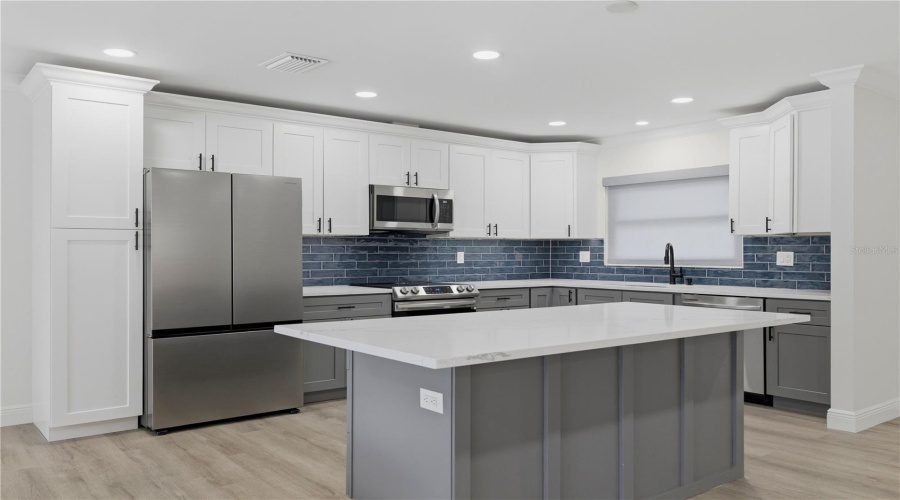 St Petersburg, Florida 33703, 3 Bedroom Bedrooms, ,2 Bathroombathrooms,Residential,For Sale,15Th,0,Mfrtb8541173