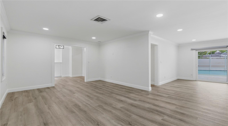 St Petersburg, Florida 33703, 3 Bedroom Bedrooms, ,2 Bathroombathrooms,Residential,For Sale,15Th,0,Mfrtb8541173