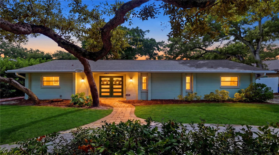 St Petersburg, Florida 33703, 3 Bedroom Bedrooms, ,2 Bathroombathrooms,Residential,For Sale,15Th,0,Mfrtb8541173