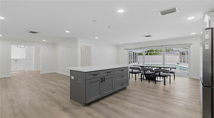 St Petersburg, Florida 33703, 3 Bedroom Bedrooms, ,2 Bathroombathrooms,Residential,For Sale,15Th,0,Mfrtb8541173