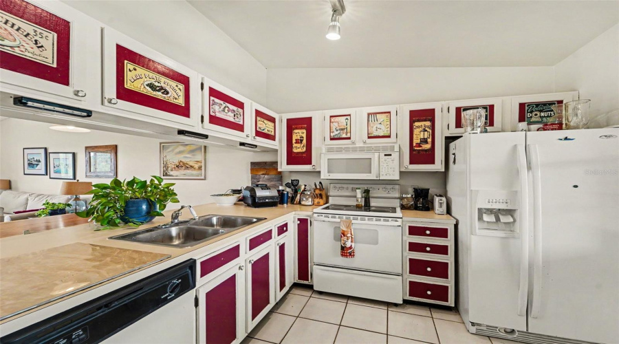 Tarpon Springs, Florida 34689, 2 Bedroom Bedrooms, ,2 Bathroombathrooms,Residential,For Sale,Seascape,0,Mfrtb8541932