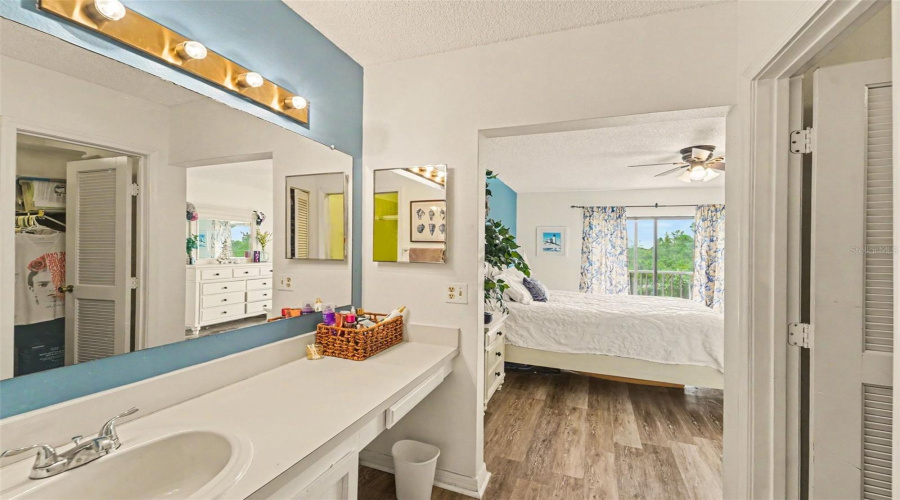 Tarpon Springs, Florida 34689, 2 Bedroom Bedrooms, ,2 Bathroombathrooms,Residential,For Sale,Seascape,0,Mfrtb8541932
