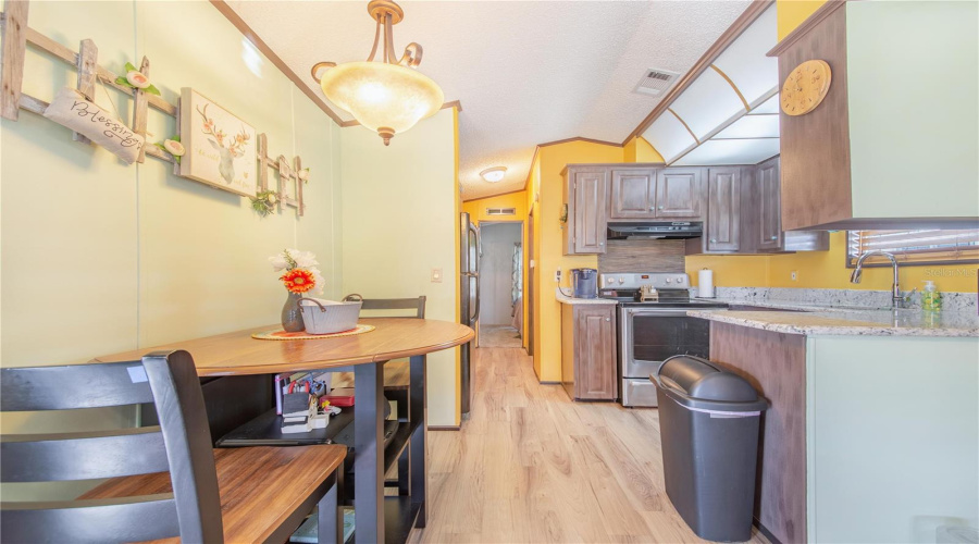 Frostproof, Florida 33843, 2 Bedroom Bedrooms, ,2 Bathroombathrooms,Residential,For Sale,Pine,0,Mfrl4964615
