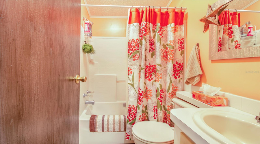 Frostproof, Florida 33843, 2 Bedroom Bedrooms, ,2 Bathroombathrooms,Residential,For Sale,Pine,0,Mfrl4964615