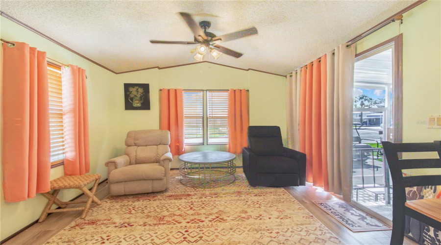 Frostproof, Florida 33843, 2 Bedroom Bedrooms, ,2 Bathroombathrooms,Residential,For Sale,Pine,0,Mfrl4964615