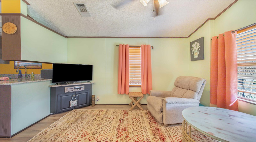 Frostproof, Florida 33843, 2 Bedroom Bedrooms, ,2 Bathroombathrooms,Residential,For Sale,Pine,0,Mfrl4964615