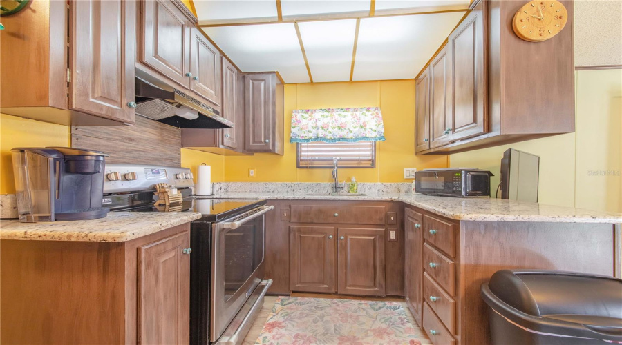 Frostproof, Florida 33843, 2 Bedroom Bedrooms, ,2 Bathroombathrooms,Residential,For Sale,Pine,0,Mfrl4964615