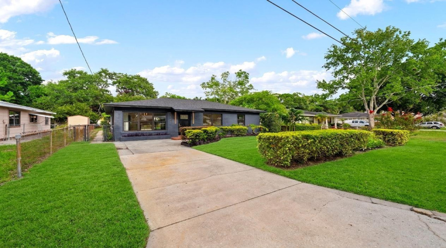 Tampa, Florida 33609, 3 Bedroom Bedrooms, ,2 Bathroombathrooms,Residential,For Sale,Woodlynne,0,Mfrtb8529756