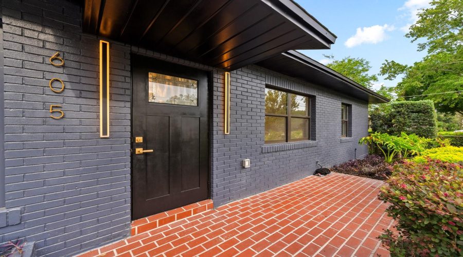 Tampa, Florida 33609, 3 Bedroom Bedrooms, ,2 Bathroombathrooms,Residential,For Sale,Woodlynne,0,Mfrtb8529756