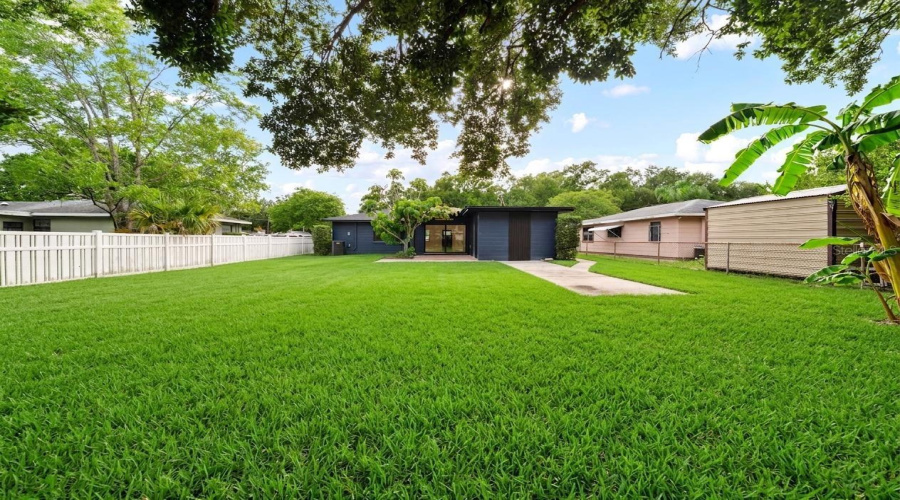 Tampa, Florida 33609, 3 Bedroom Bedrooms, ,2 Bathroombathrooms,Residential,For Sale,Woodlynne,0,Mfrtb8529756