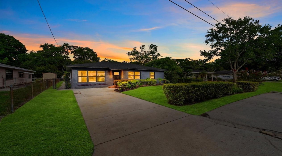 Tampa, Florida 33609, 3 Bedroom Bedrooms, ,2 Bathroombathrooms,Residential,For Sale,Woodlynne,0,Mfrtb8529756