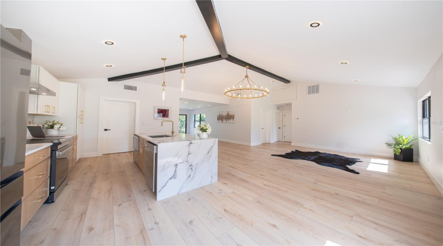 Tampa, Florida 33609, 3 Bedroom Bedrooms, ,2 Bathroombathrooms,Residential,For Sale,Woodlynne,0,Mfrtb8529756