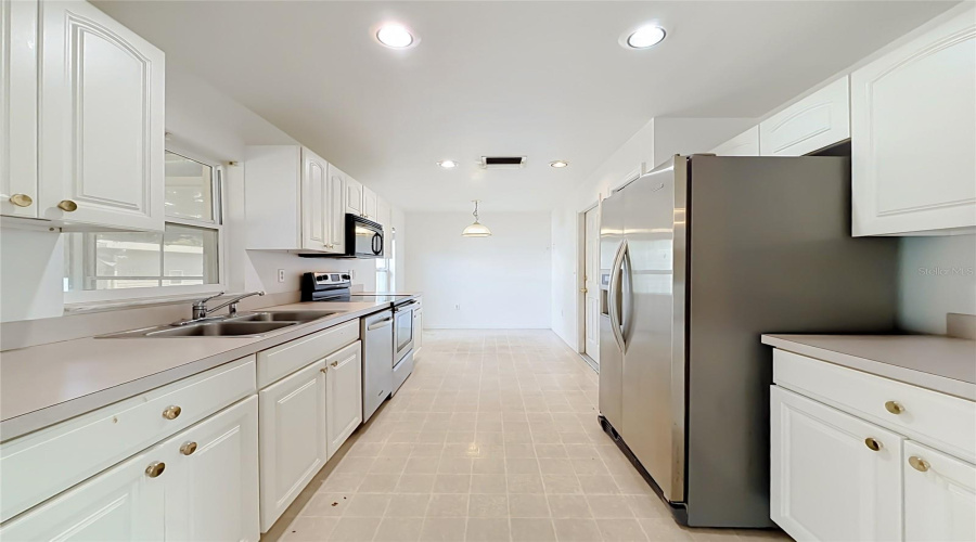 Lake Wales, Florida 33898, 2 Bedroom Bedrooms, ,2 Bathroombathrooms,Residential,For Sale,Nandina,0,Mfrs5156393
