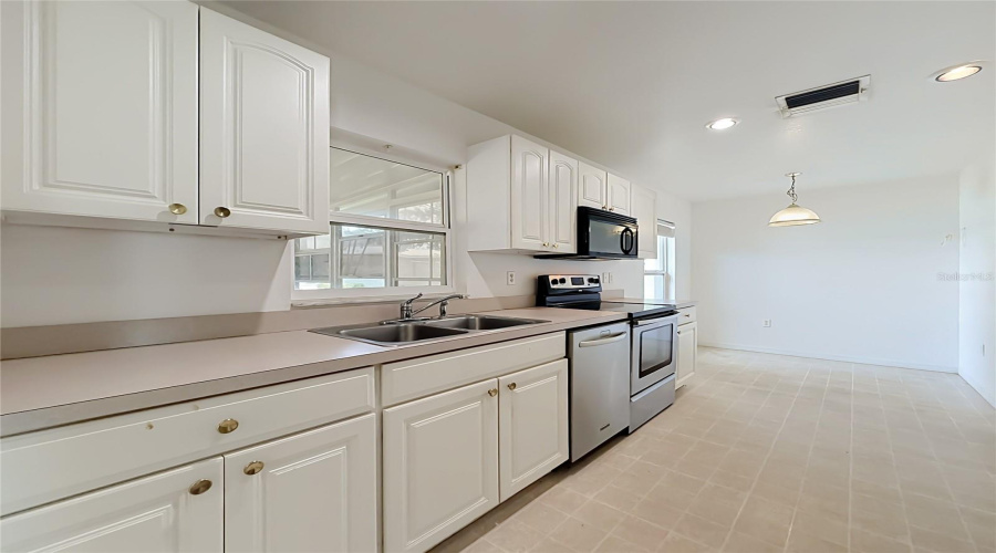 Lake Wales, Florida 33898, 2 Bedroom Bedrooms, ,2 Bathroombathrooms,Residential,For Sale,Nandina,0,Mfrs5156393