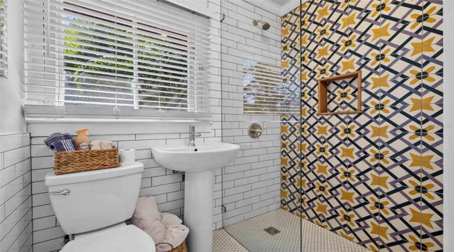 St Petersburg, Florida 33704, 2 Bedroom Bedrooms, ,2 Bathroombathrooms,Residential,For Sale,14Th,0,Mfrtb8534005
