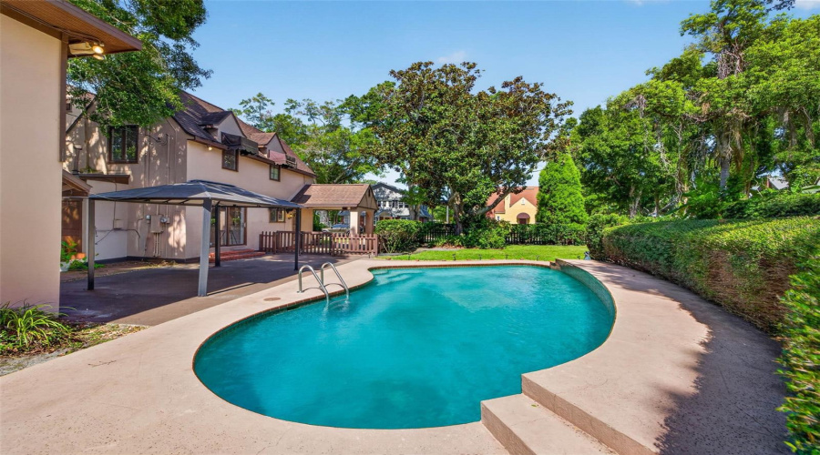 St Petersburg, Florida 33704, 2 Bedroom Bedrooms, ,2 Bathroombathrooms,Residential,For Sale,14Th,0,Mfrtb8534005