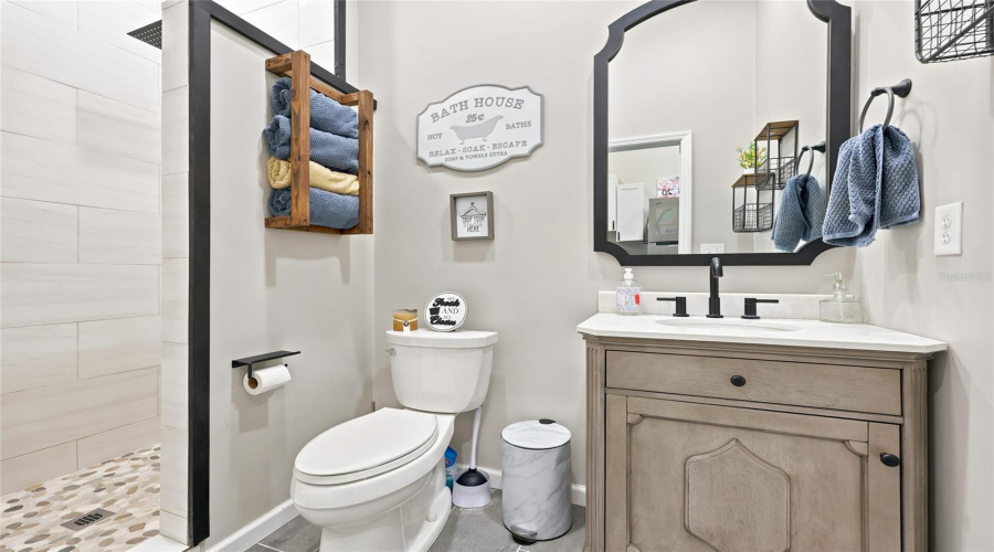 Detached 1 Bedroom Apartment.