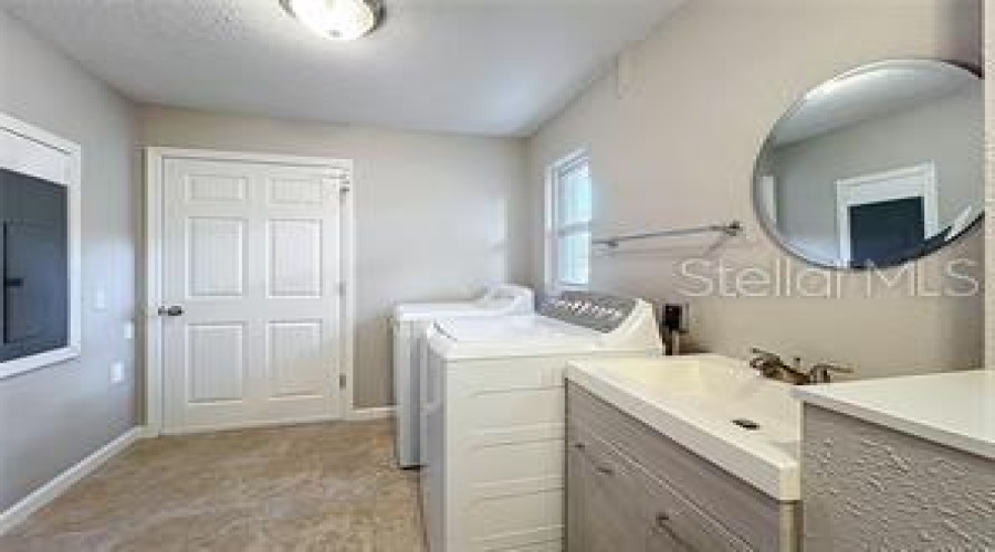 Clearwater, Florida 33759, 4 Bedroom Bedrooms, ,3 Bathroombathrooms,Residential,For Sale,Kapok Kove,0,Mfrtb8505002