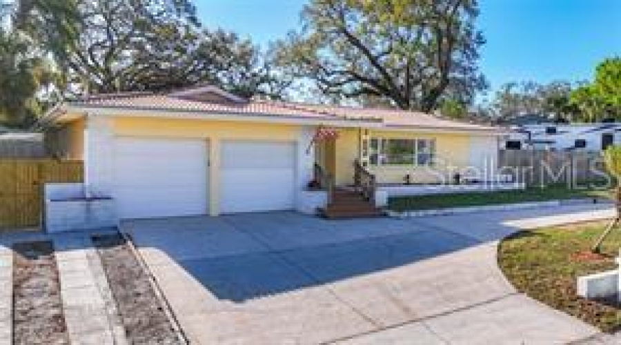 Clearwater, Florida 33759, 4 Bedroom Bedrooms, ,3 Bathroombathrooms,Residential,For Sale,Kapok Kove,0,Mfrtb8505002