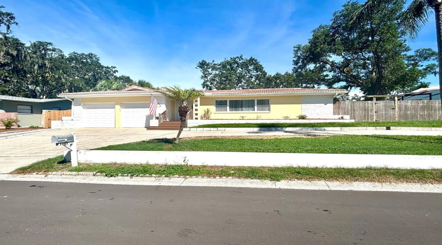 Clearwater, Florida 33759, 4 Bedroom Bedrooms, ,3 Bathroombathrooms,Residential,For Sale,Kapok Kove,0,Mfrtb8505002
