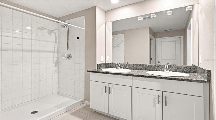 Primary En Suite
