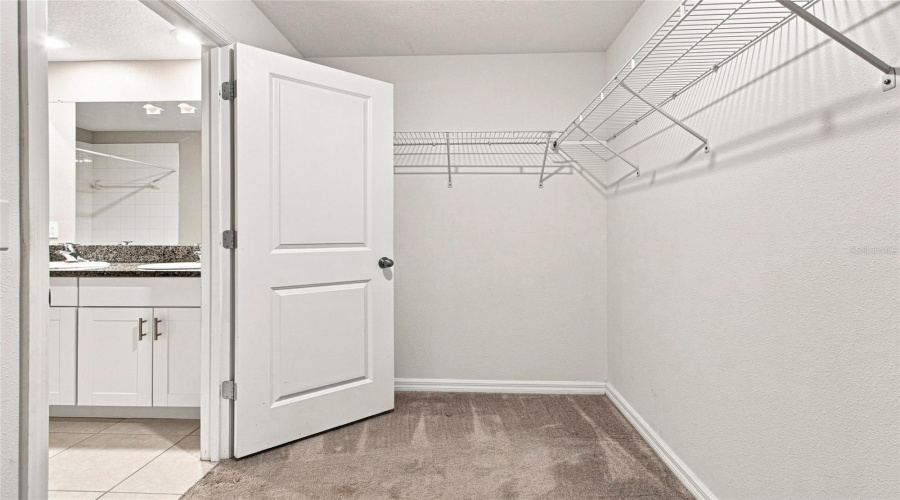 Primar Walk In Closet