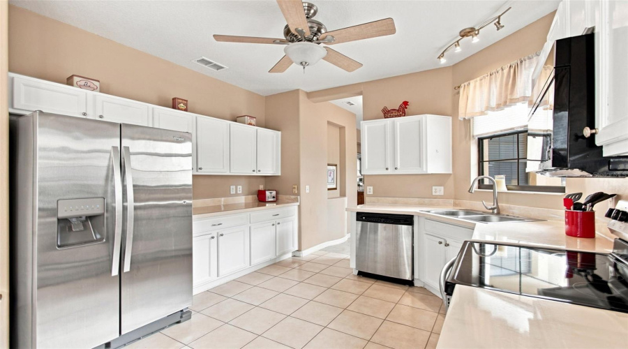 Ceiling Fan &Amp; Stainless Steel Appliances